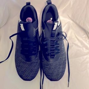 Cool Navy Blue Pumas- good for running (athletic purposes) BRAND NEW!!